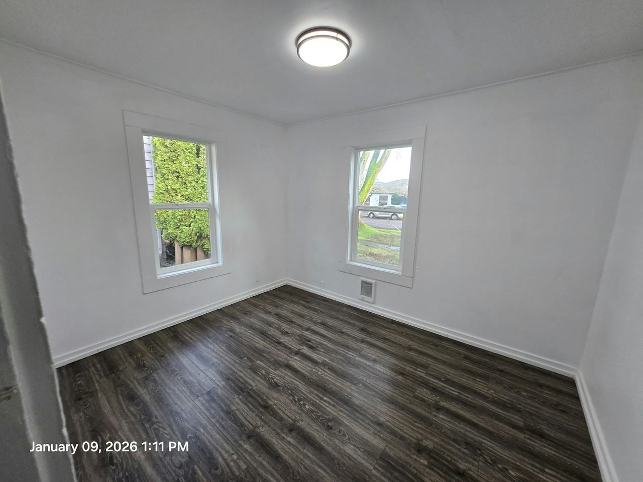 911 16th Avenue - Photo 4 of 9