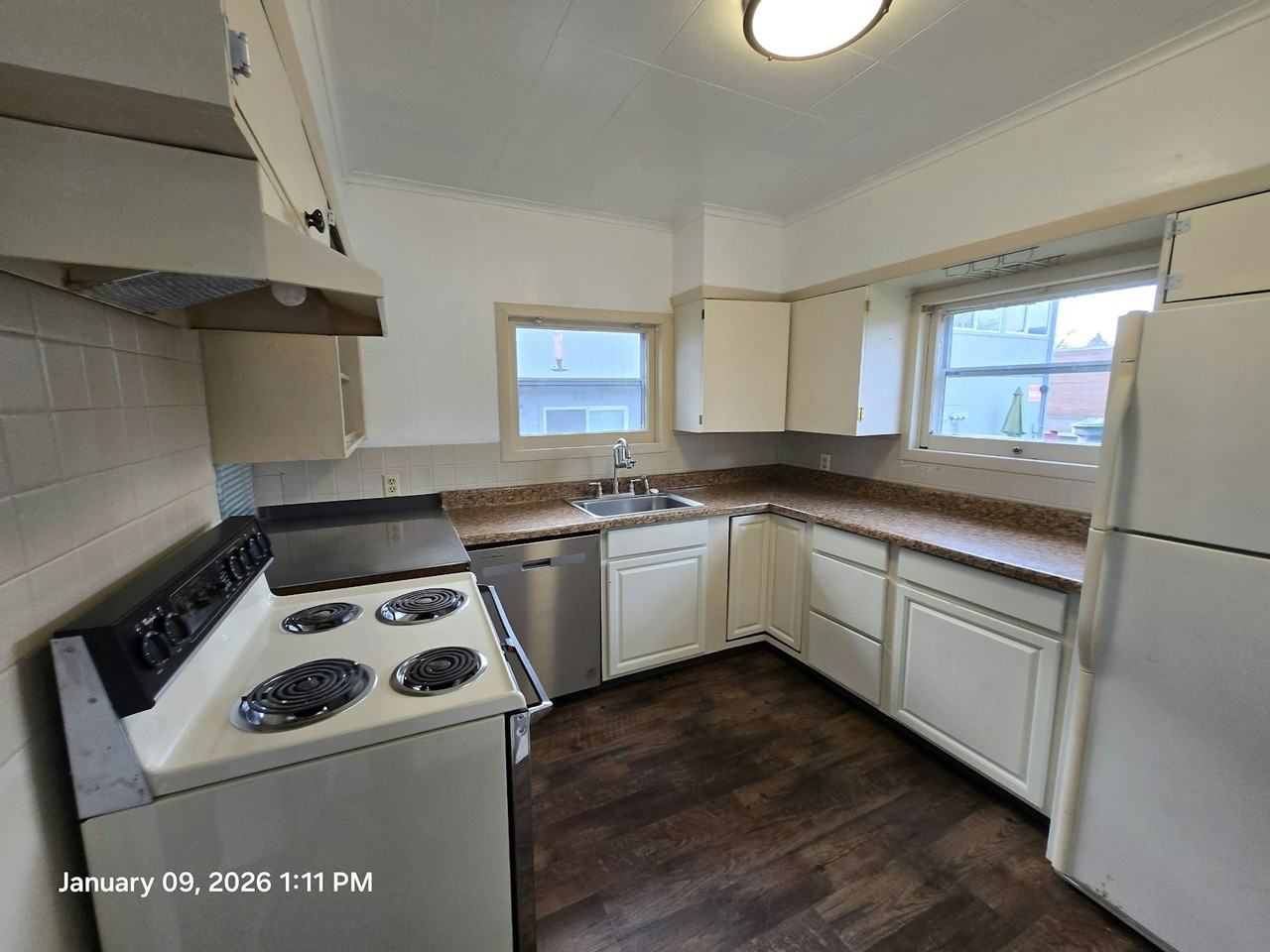 911 16th Avenue - Photo 7 of 9