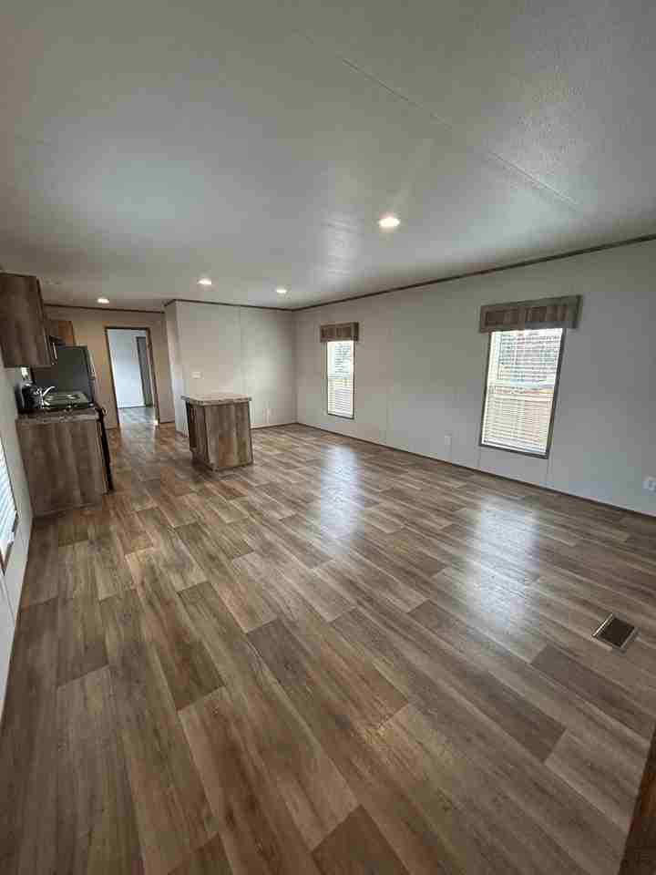 114 East Castleshoals Drive - Photo 3 of 18