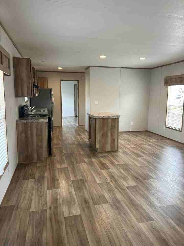 114 East Castleshoals Drive - Photo 5 of 18