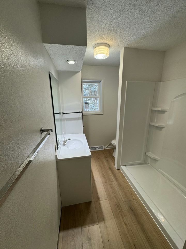 806 7th Avenue Northwest, Unit 2 - Photo 5 of 7