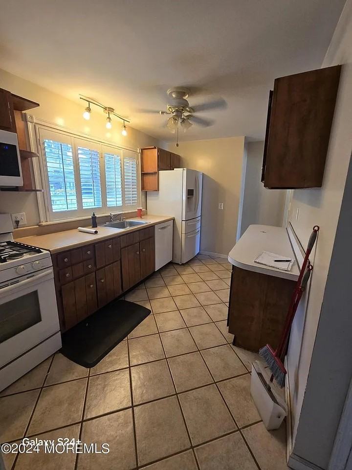 16 Oak Ridge Pkwy - Photo 4 of 15