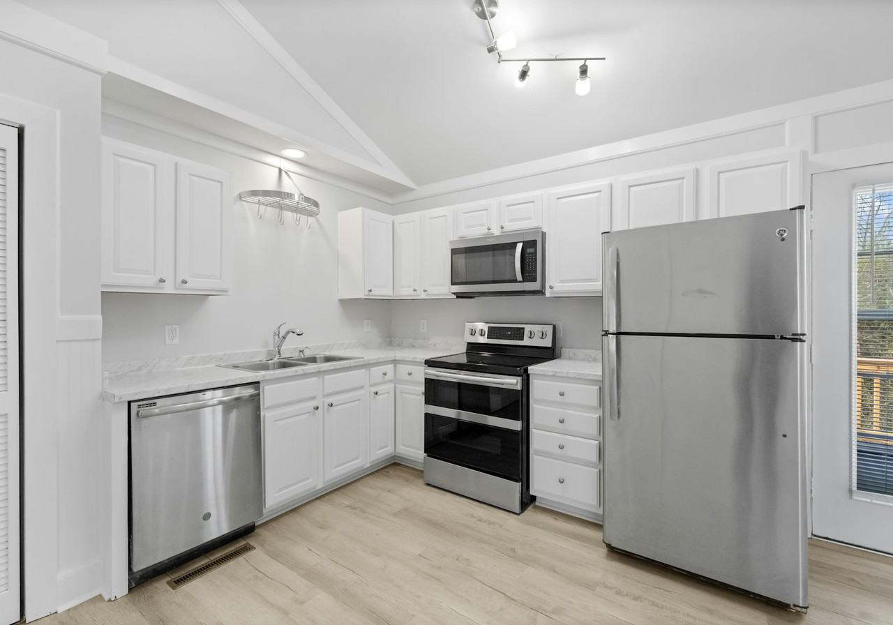 114 Wayne Avenue - Photo 3 of 18