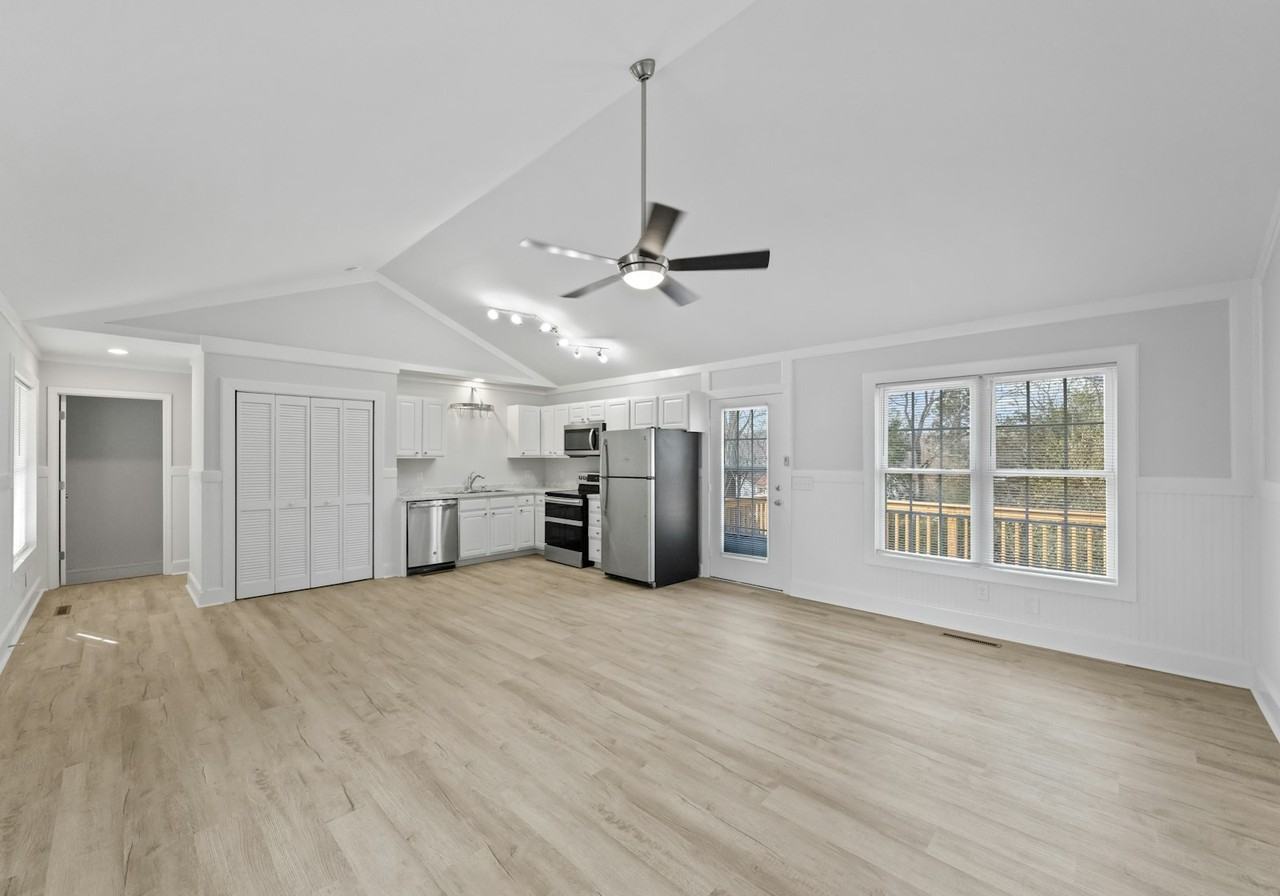 114 Wayne Avenue - Photo 4 of 18