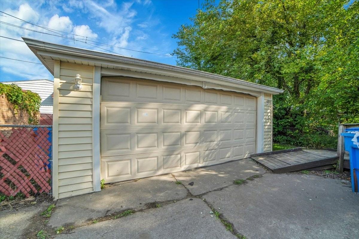 2546 W 115th St - Photo 5 of 31