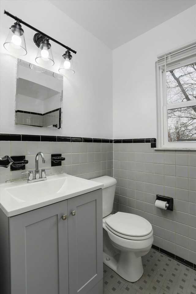 18492 Greenfield Road - Photo 4 of 15