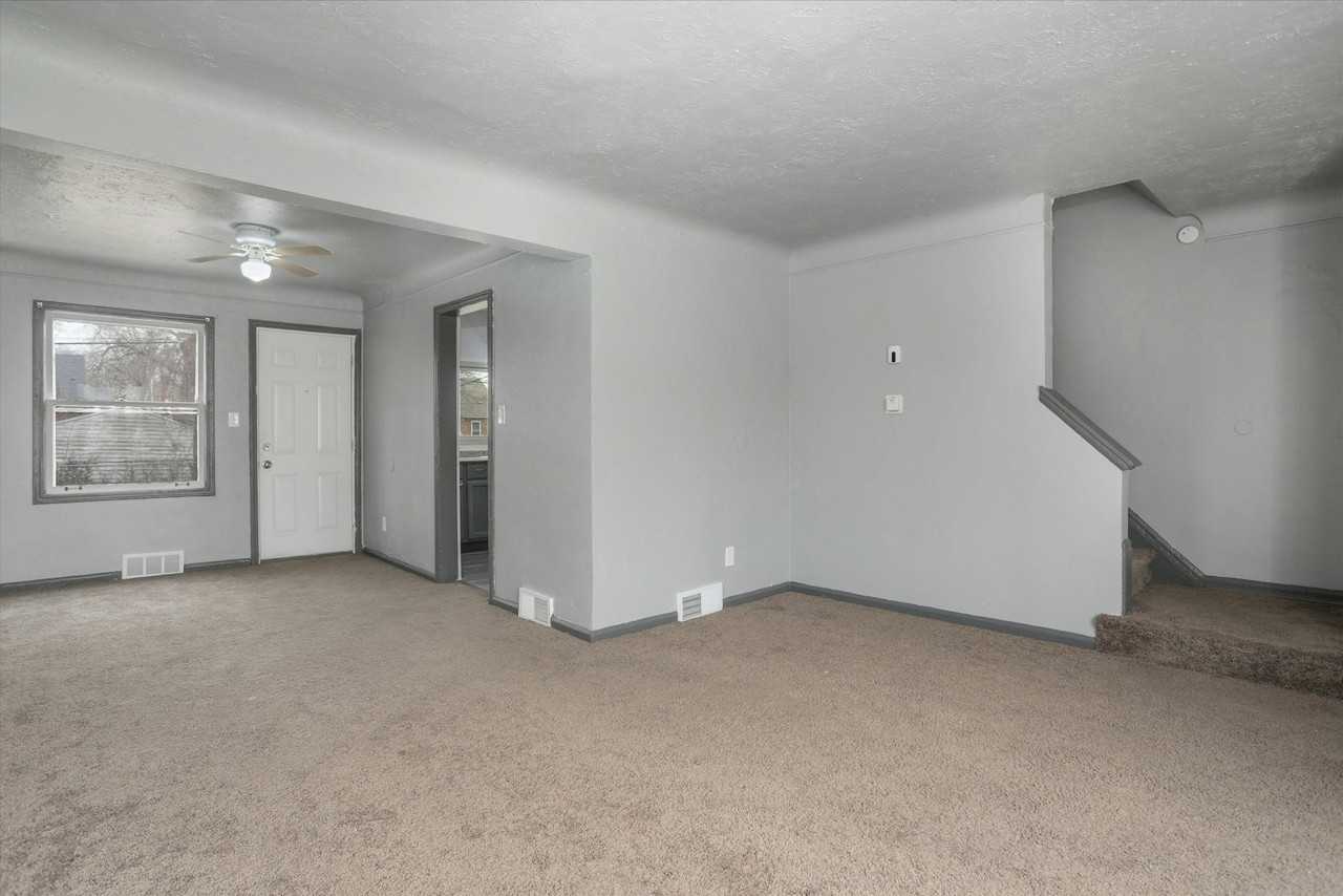 18492 Greenfield Road - Photo 6 of 15