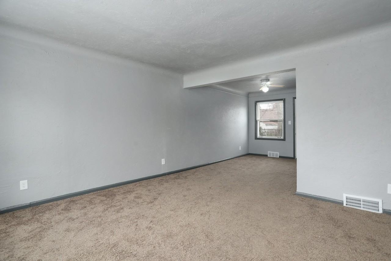 18492 Greenfield Road - Photo 7 of 15