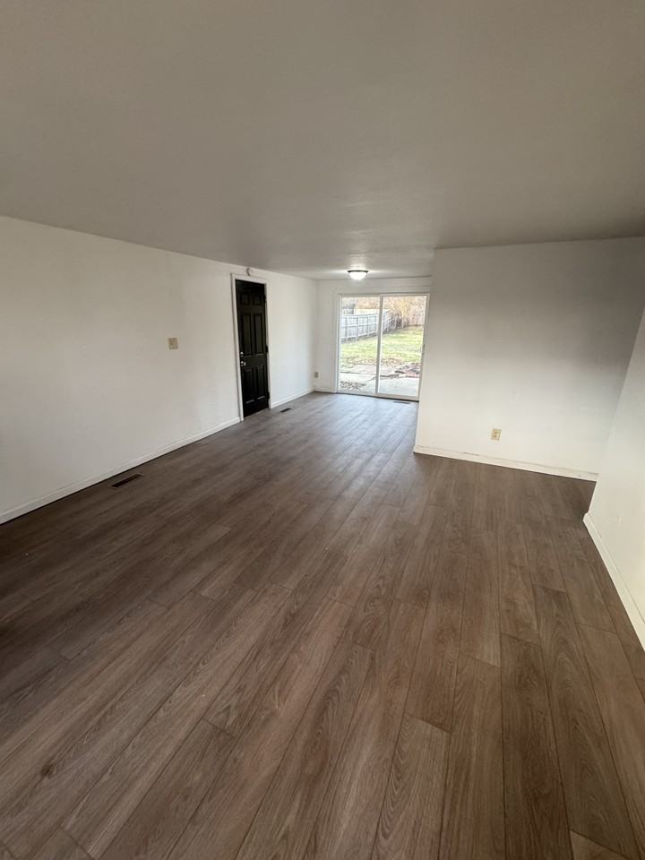 2524 Cle Elum Dr #1 - Photo 2 of 13