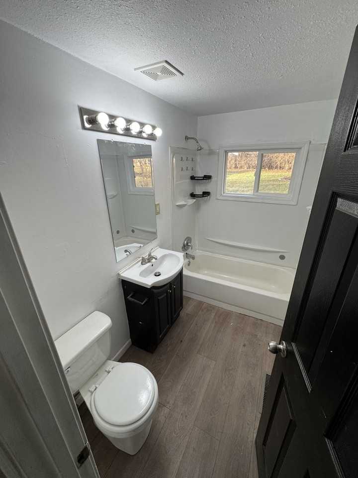 2524 Cle Elum Dr #1 - Photo 4 of 13