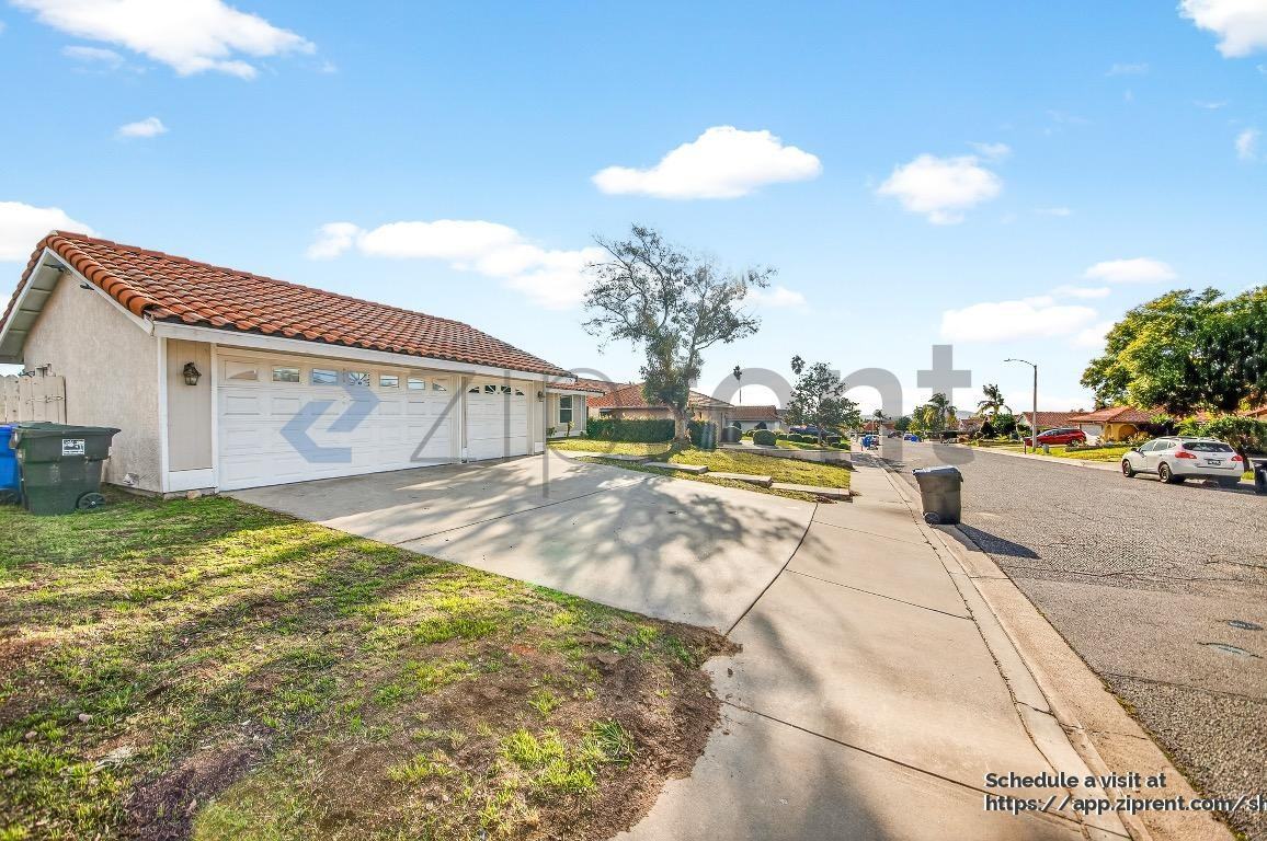 1745 Buckeye St - Photo 4 of 31