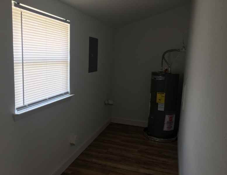 1409 29th St #B - Photo 5 of 17