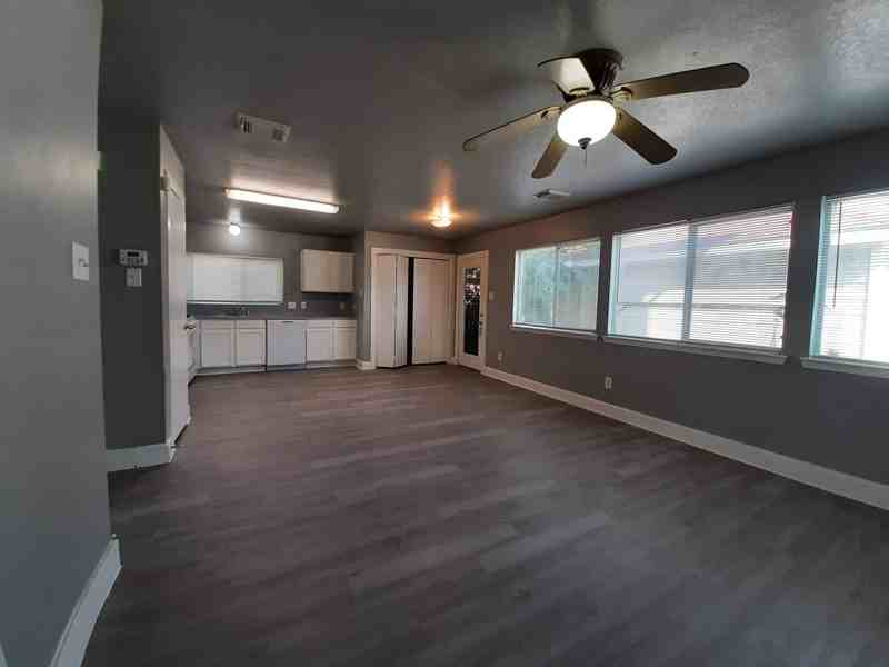 6103 Settlers Square Ln - Photo 3 of 9