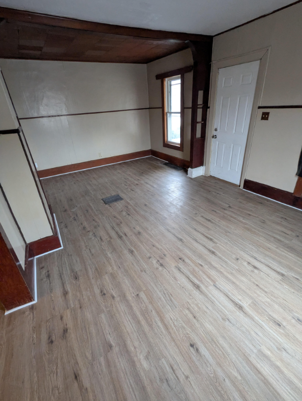 313 W 21st St - Photo 3 of 11