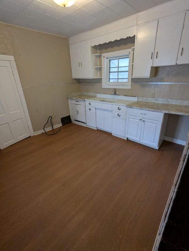 313 W 21st St - Photo 6 of 11