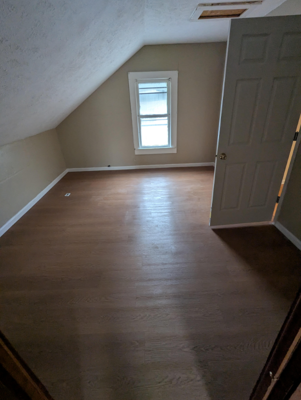 313 W 21st St - Photo 7 of 11