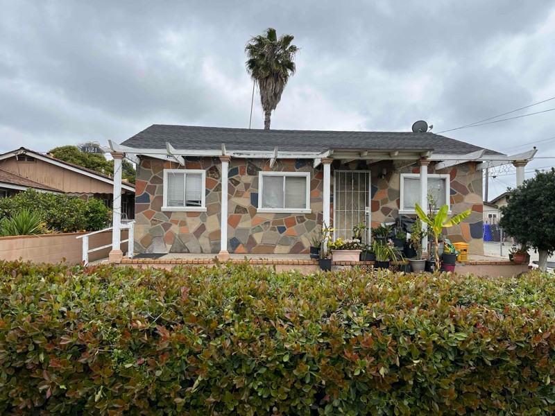 1521 S 42nd St - Photo 2 of 9