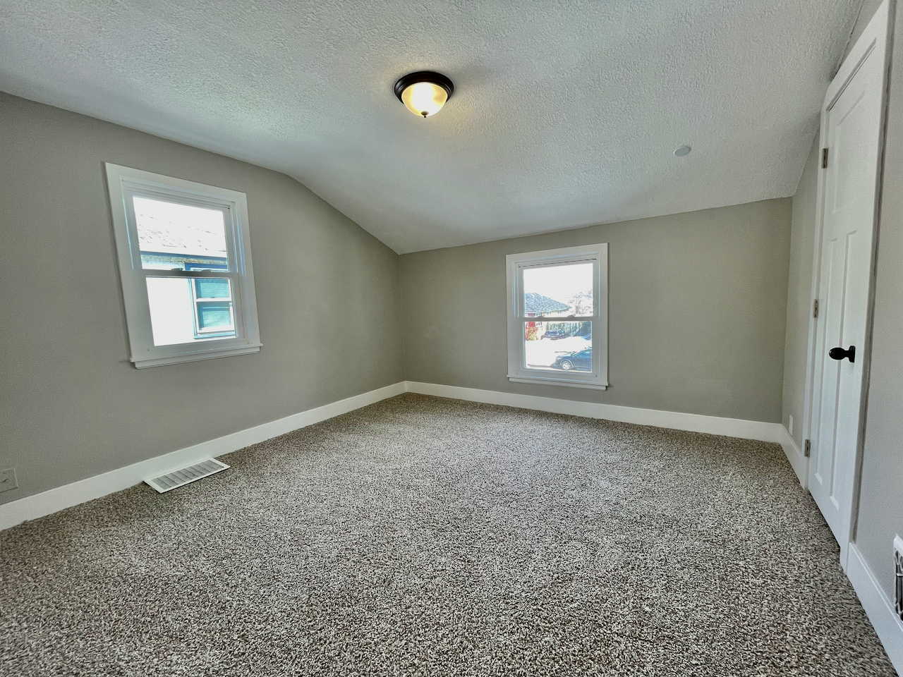 712 1st Ave S #1 - Photo 3 of 19