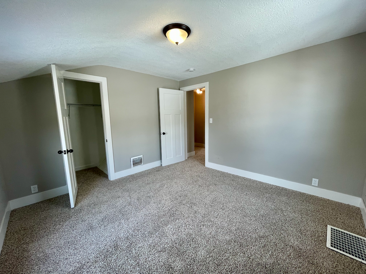 712 1st Ave S #1 - Photo 4 of 19