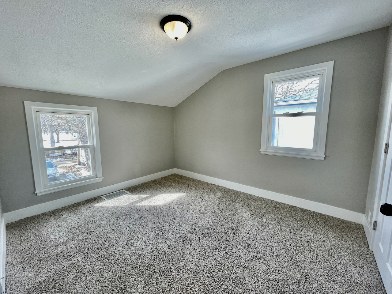 712 1st Ave S #1 - Photo 5 of 19