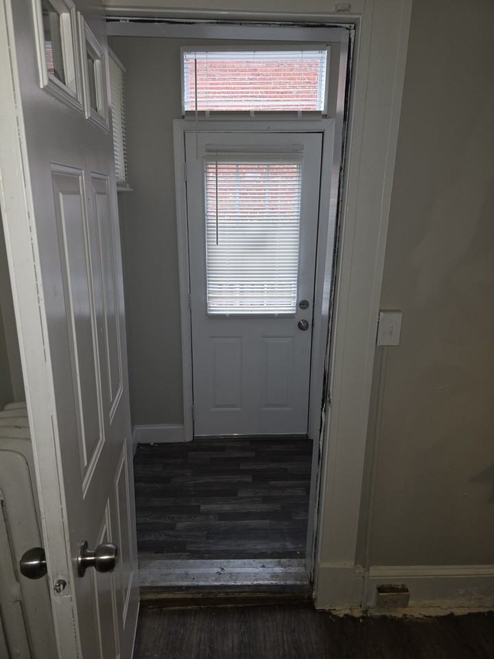 403 S Augusta Ave #1 - Photo 4 of 11