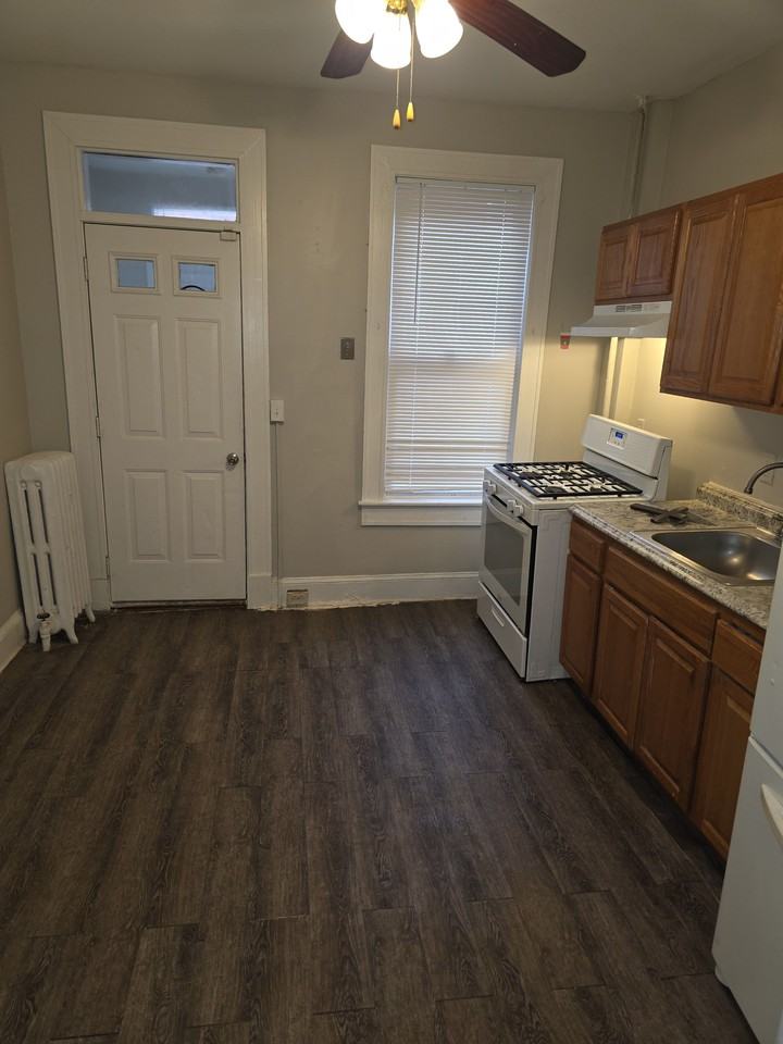 403 S Augusta Ave #1 - Photo 5 of 11