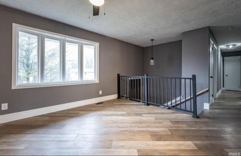 635 N Robin Dr - Photo 2 of 12