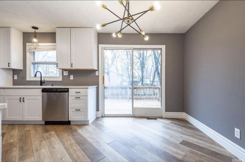 635 N Robin Dr - Photo 3 of 12