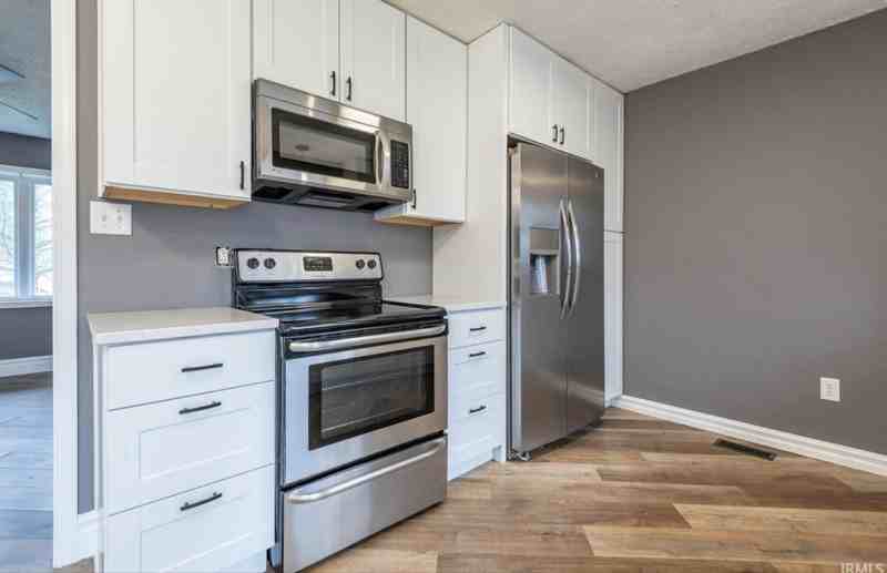 635 N Robin Dr - Photo 4 of 12