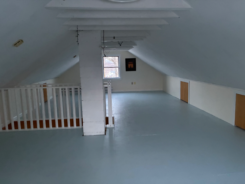 255 Budlong Rd - Photo 6 of 20