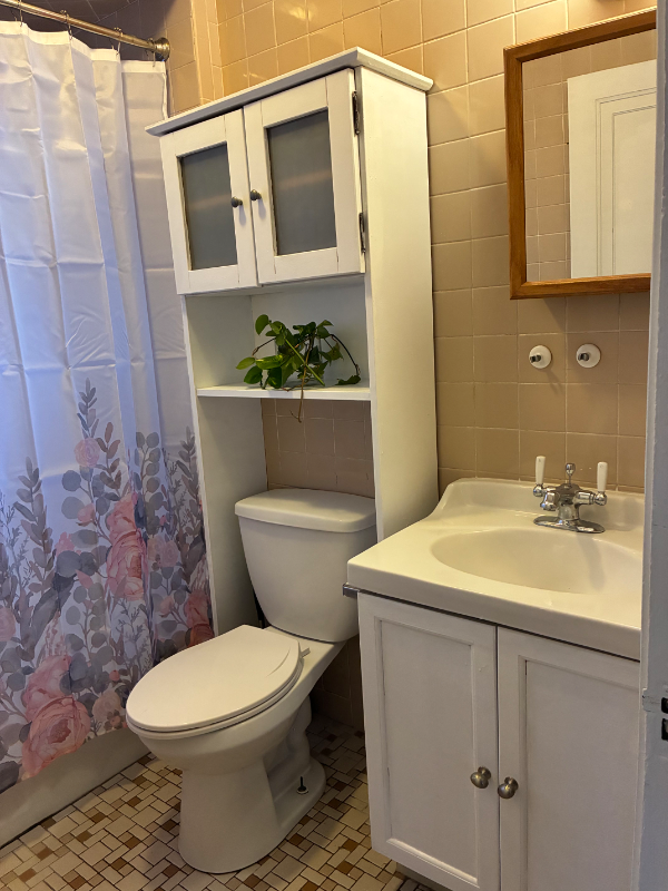 255 Budlong Rd - Photo 7 of 20