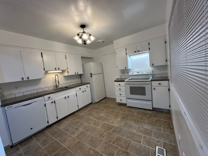 11530 Sw Lomita Ave - Photo 6 of 8