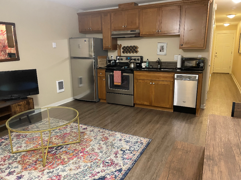 443 Ne Graham St #B - Photo 6 of 16