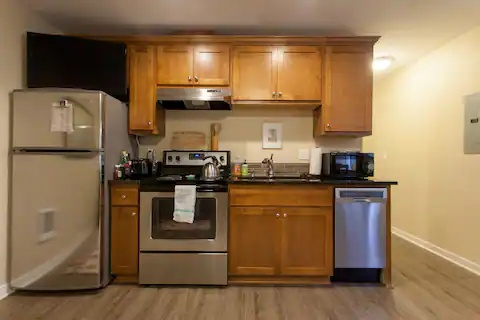 443 Ne Graham St #B - Photo 7 of 16