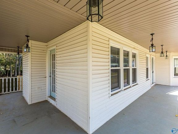 219 Rosecliff Dr - Photo 2 of 5