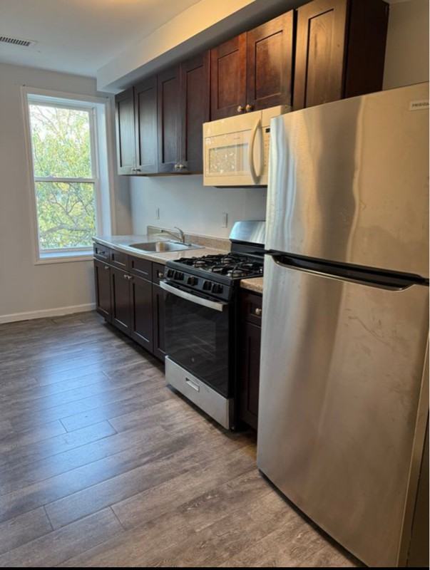 148 3rd St #3 - Photo 2 of 9