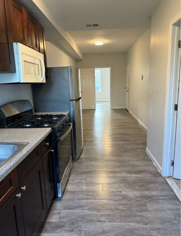 148 3rd St #3 - Photo 3 of 9