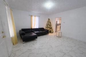 featured image of 307 E Oak St