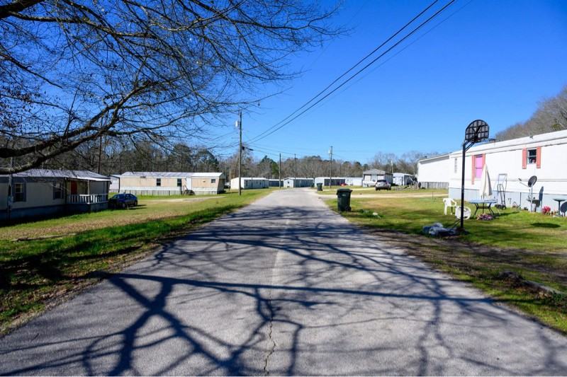 100 Lunsford Cir - Photo 2 of 10