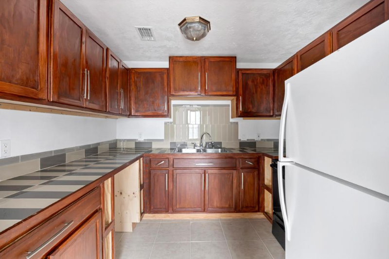 8949 8th Ave - Photo 5 of 20