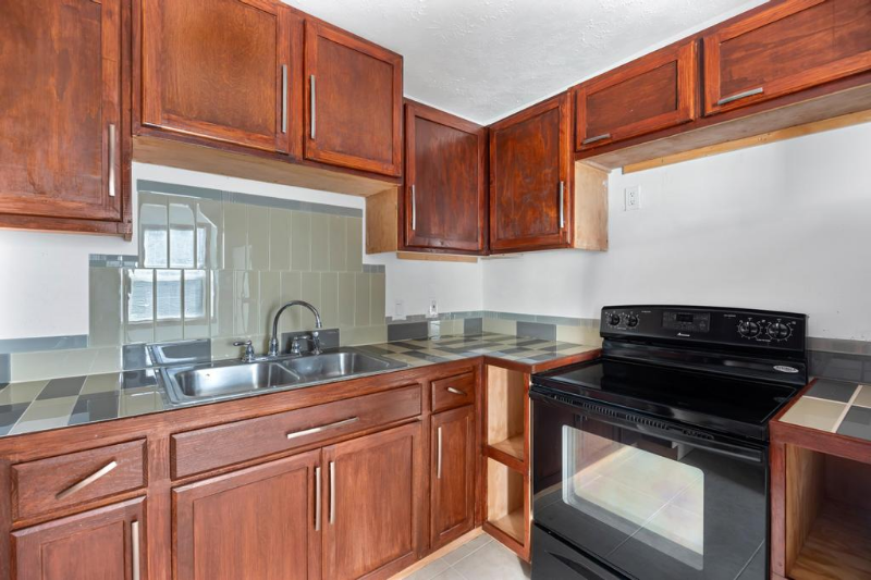 8949 8th Ave - Photo 6 of 20