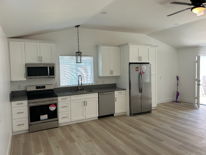 1062 18th St - Photo 4 of 10