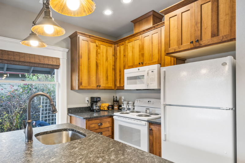 925 Walnut St Sw - Photo 2 of 18