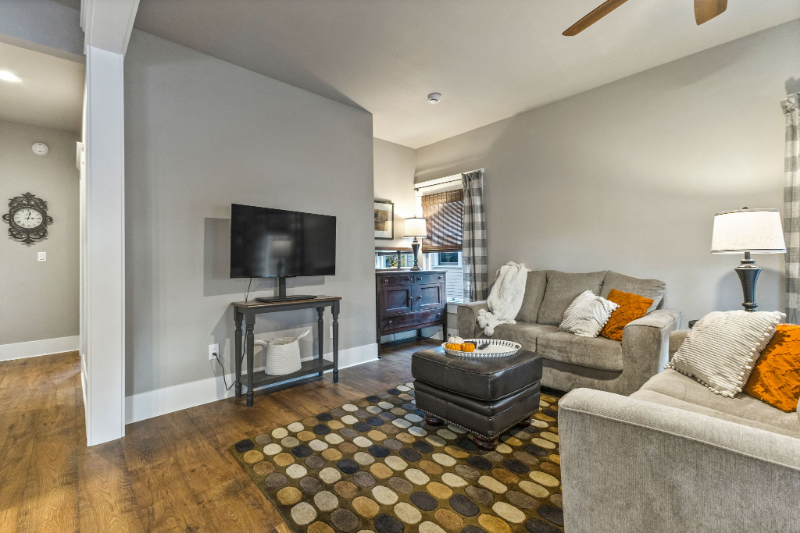 925 Walnut St Sw - Photo 4 of 18