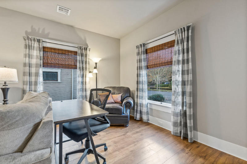 925 Walnut St Sw - Photo 5 of 18