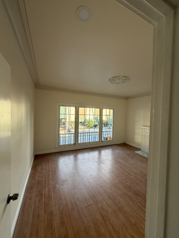 317 Laurel St - Photo 2 of 9