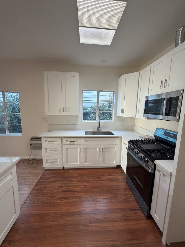 317 Laurel St - Photo 3 of 9