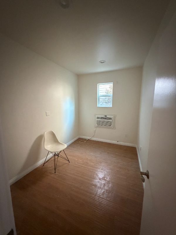 317 Laurel St - Photo 5 of 9