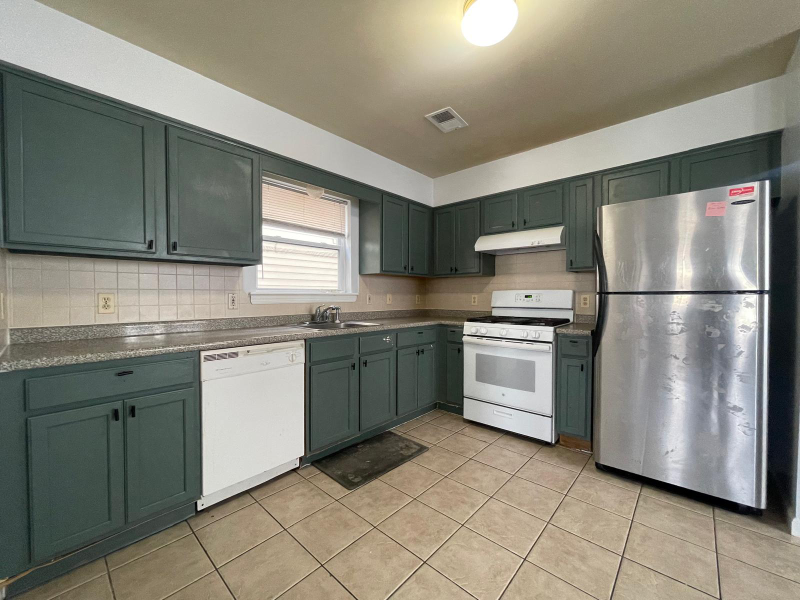 930 Olive St #1 - Photo 3 of 9