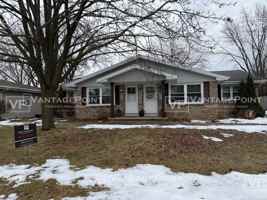 featured image of 826 N Hawthorne Dr #826